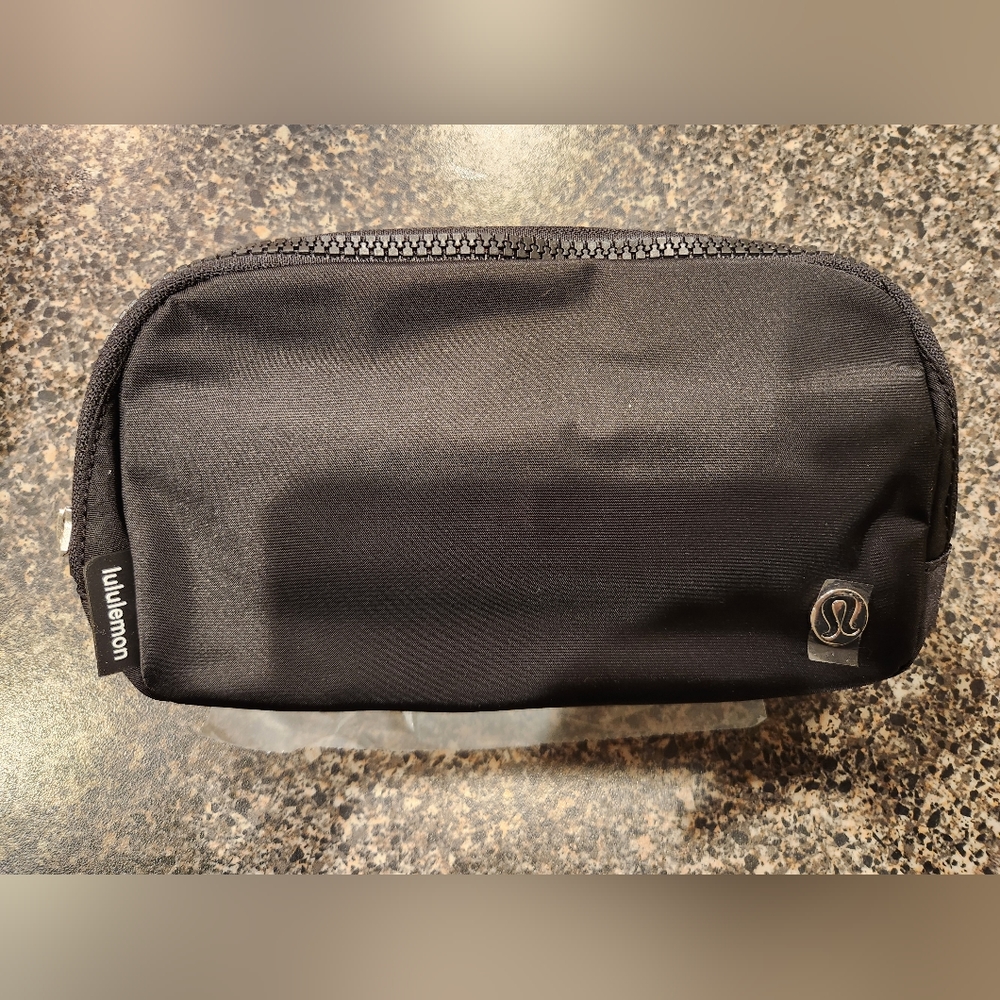 Lululemon Everywhere Belt Bag